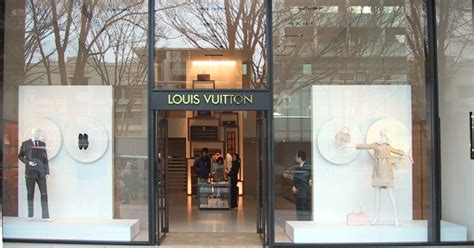 did louis vuitton sponsor human zoo|Louis Vuitton zoo controversy.